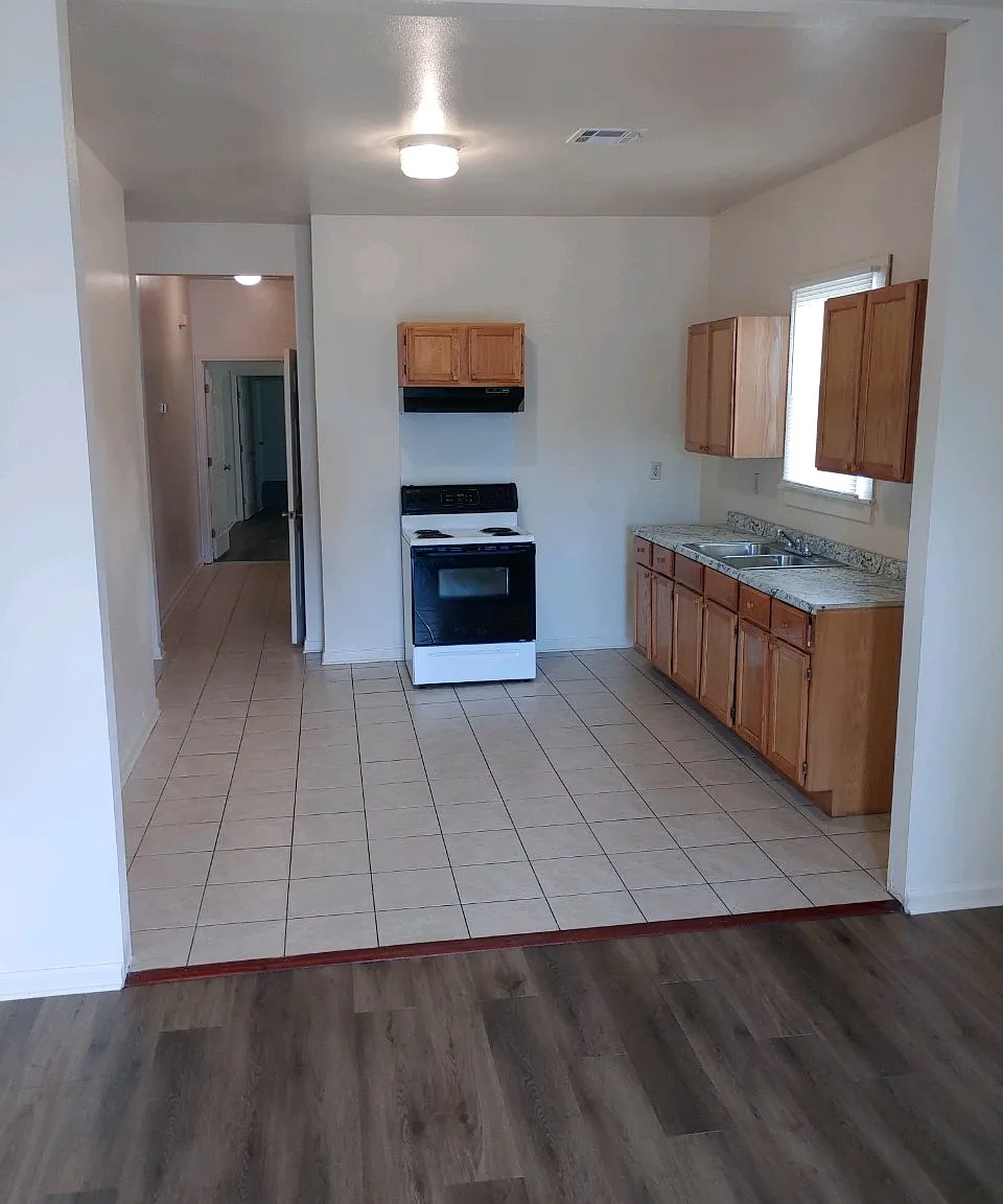 3 bed, 1050 sqft, $1,300 — Photo 2