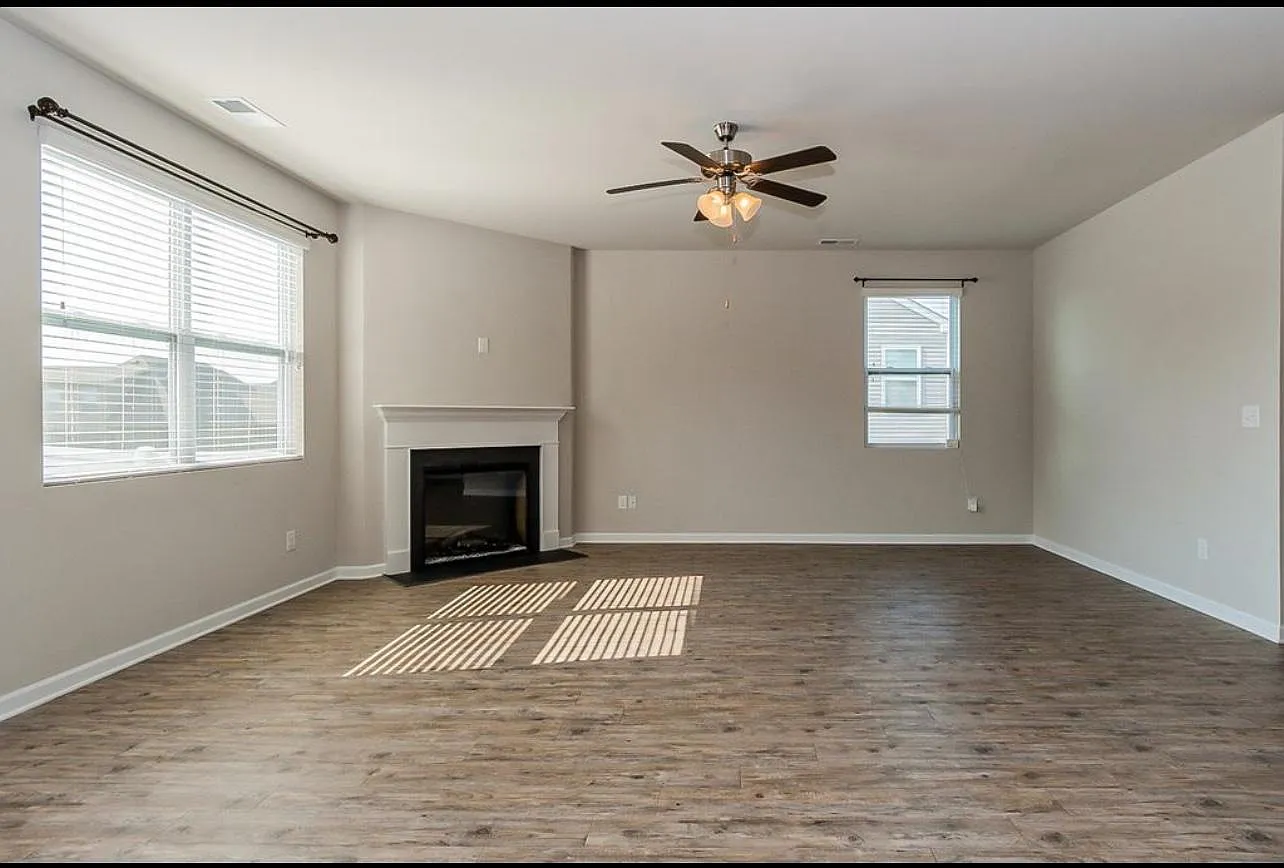 208 Autumn Terrace Ln — Photo 1