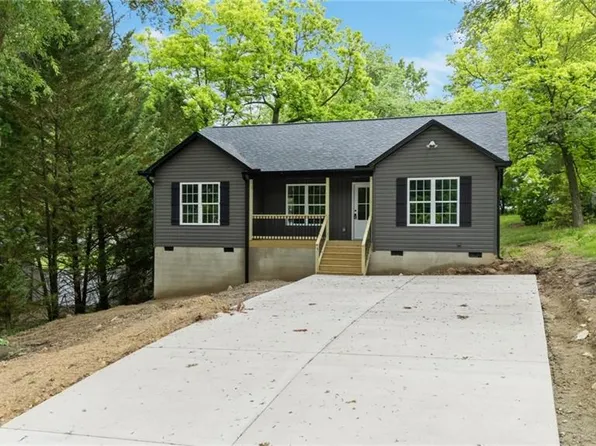 313 W Guilford St, Thomasville, NC 27360