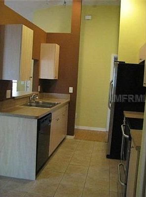 5th image of 15133 Waverly St