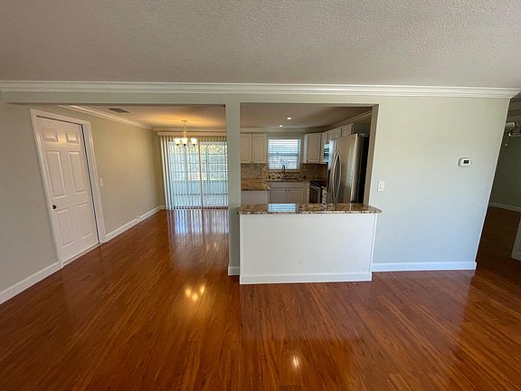 4th image of 3421 Silver Hill Dr
