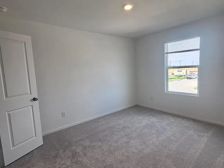 100 Silent Sky Ln — Photo 18