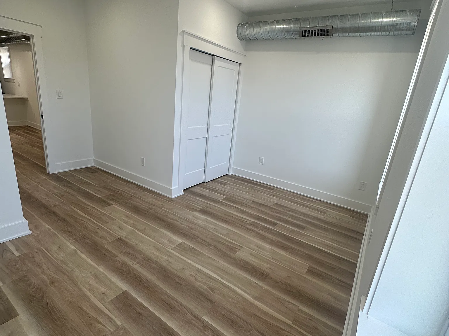 2 bed, 1000 sqft, $1,900 — Photo 4