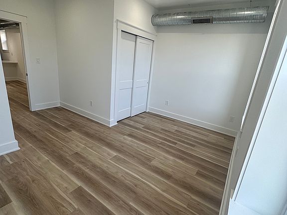 4th image of 2236 Moore St #2