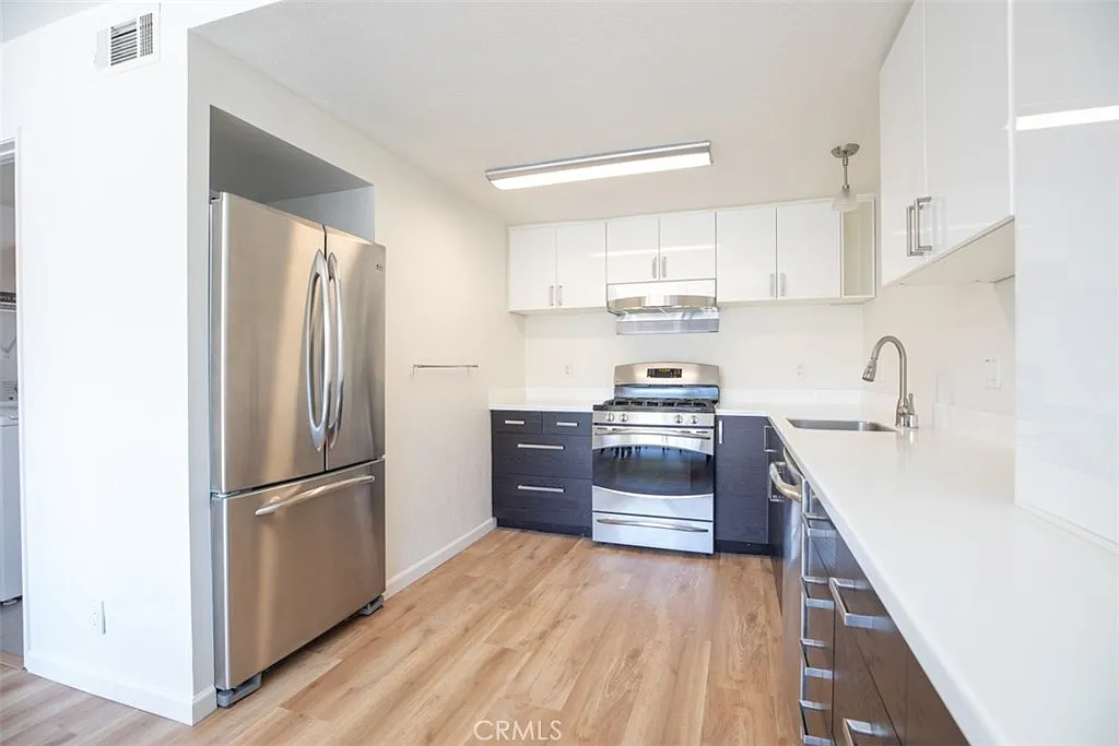 3 bed, 2.5 bath, 1192 sqft, $3,295 — Photo 2