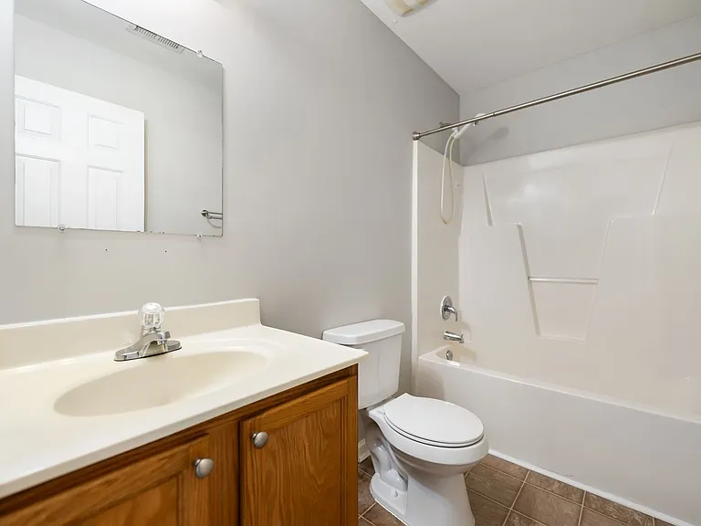2306 N Oak Ridge Blvd — Photo 2