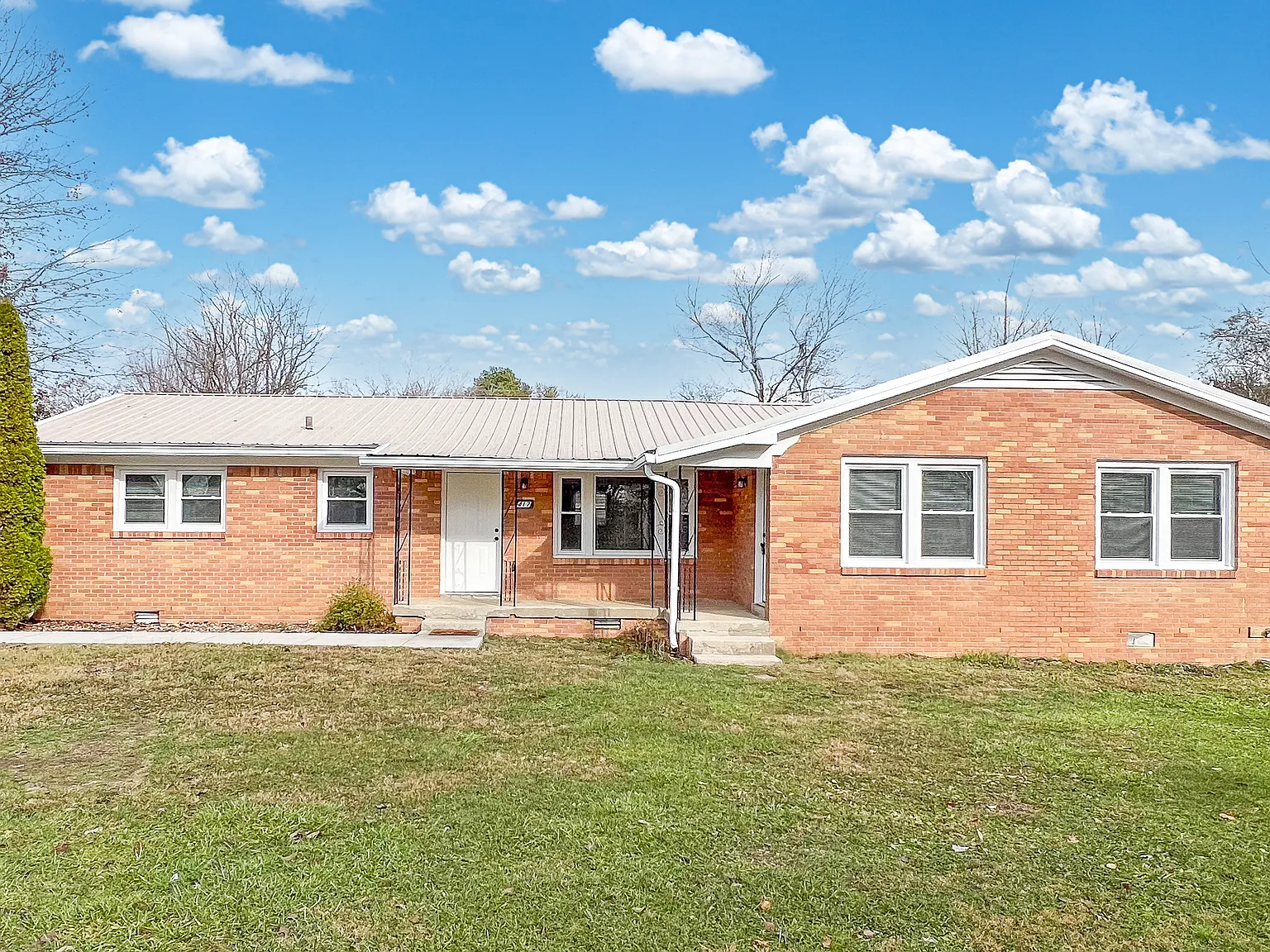 3 bed, 900 sqft, $1,450 — Photo 1
