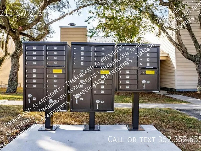 5211 SW 21st Pl #5211 SW 21ST PLACE — Photo 2