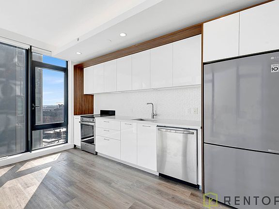 4th image of 224 E 135th St #1308