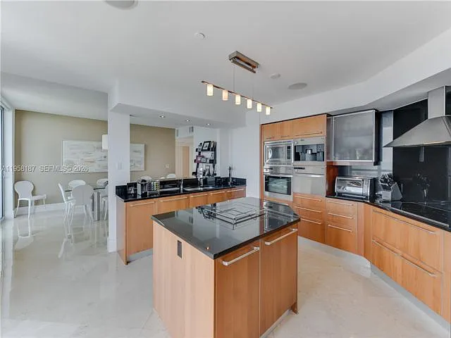 4 bed, 4.5 bath, $20,000 — Photo 4