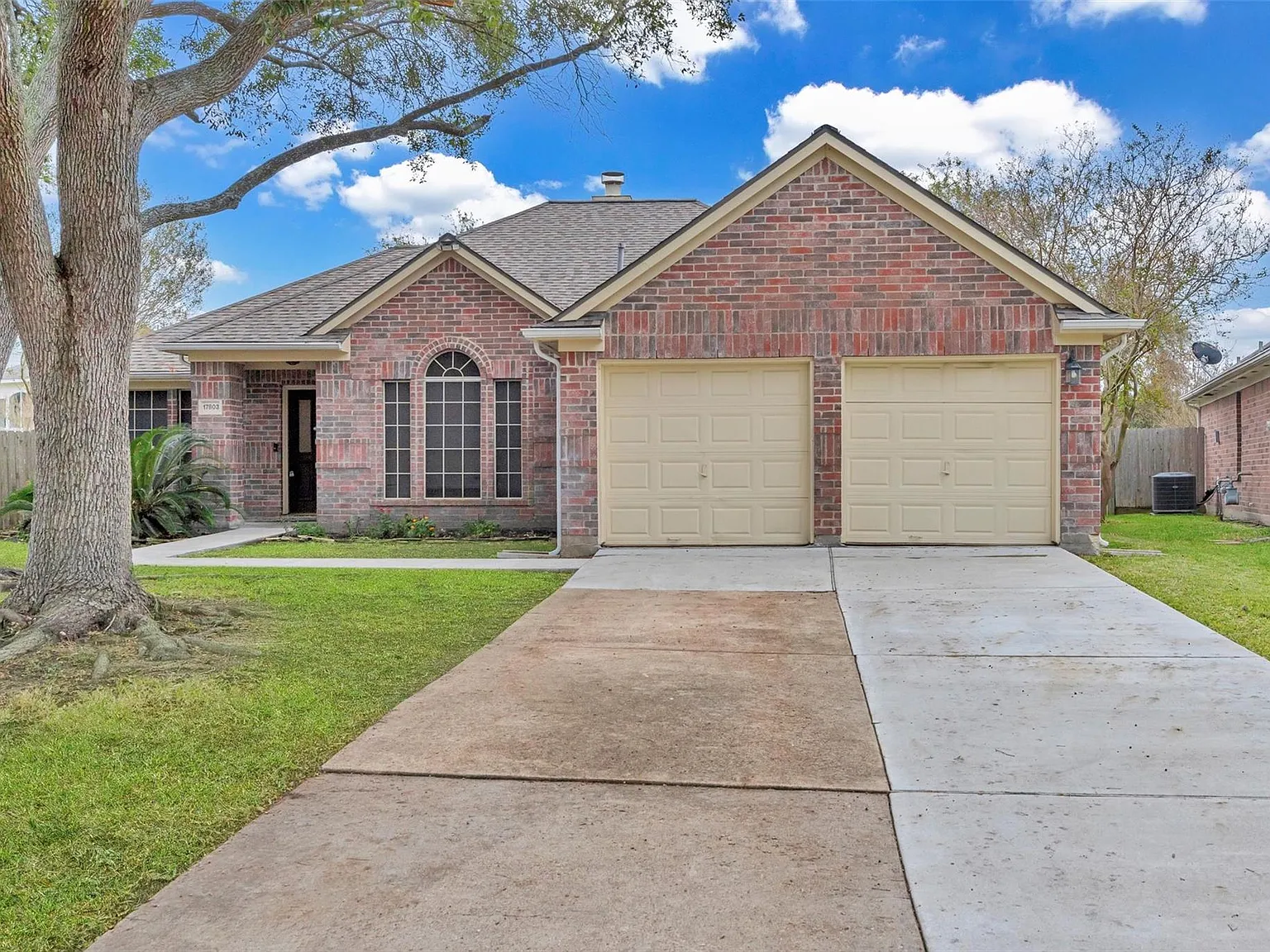 4 bed, 2.0 bath, 1865 sqft, $2,400 — Photo 3