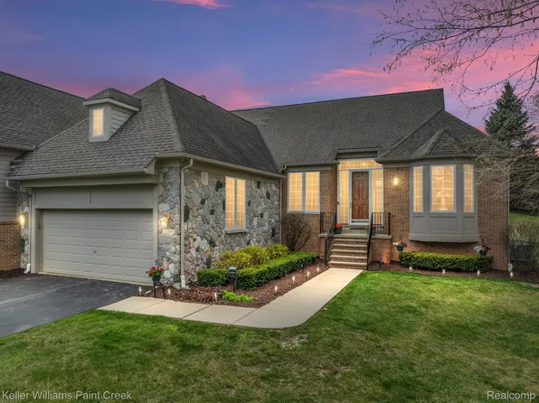 5504 Eagleview Ct, Clarkston, MI 48348