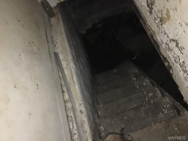 2nd image of 1637 Clinton St