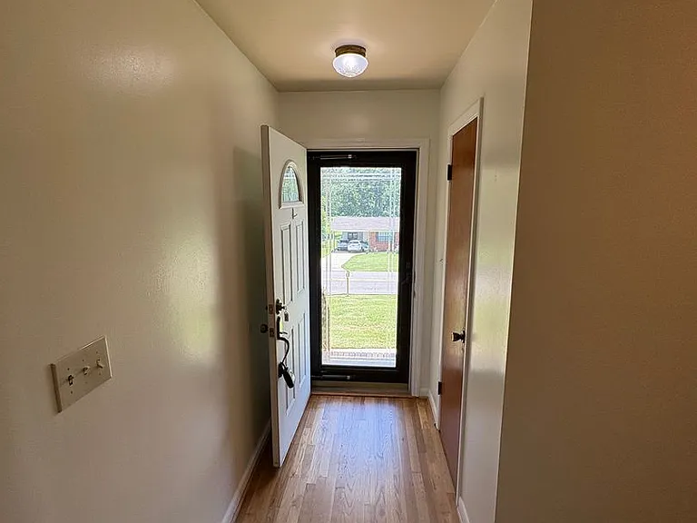 7326 President St — Photo 2