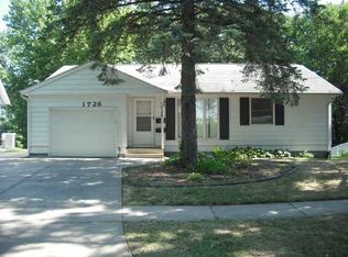 1728 Apache Trl NW, Cedar Rapids, IA 52405