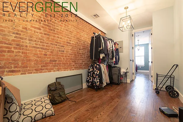 Rented by Evergreen Apartments BK | media 27