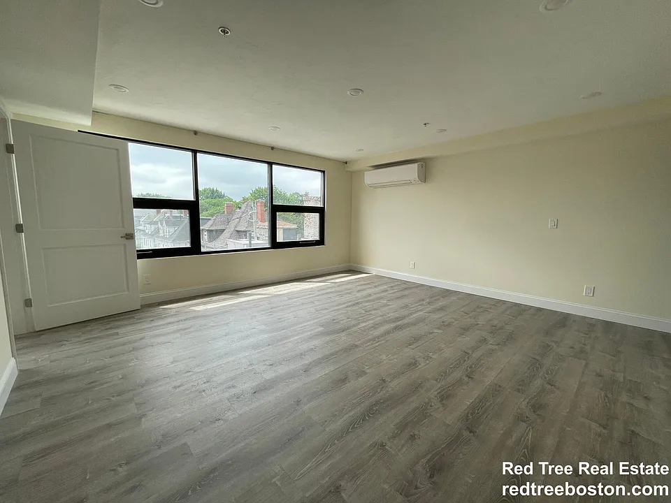 1028 Commonwealth Ave #1028