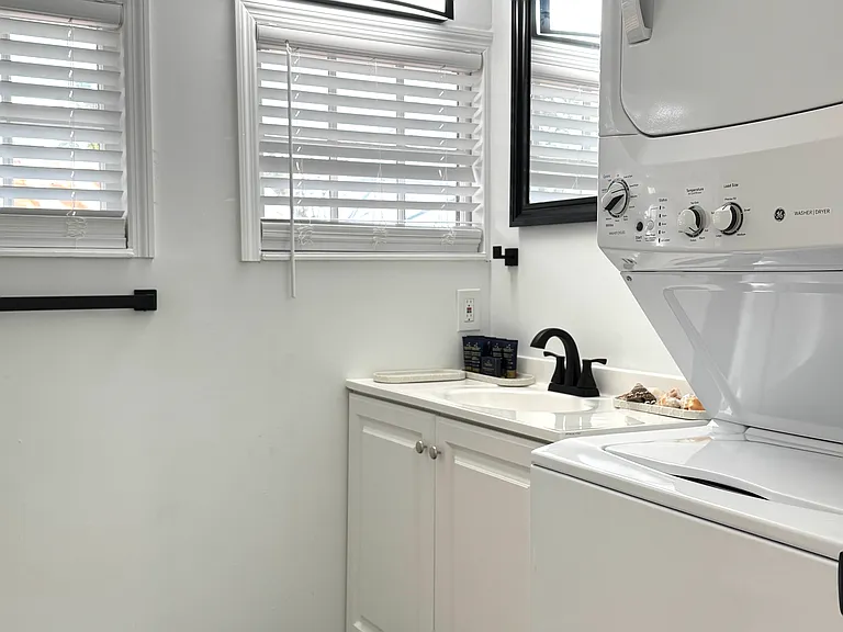 640 Broadway St — Photo 4