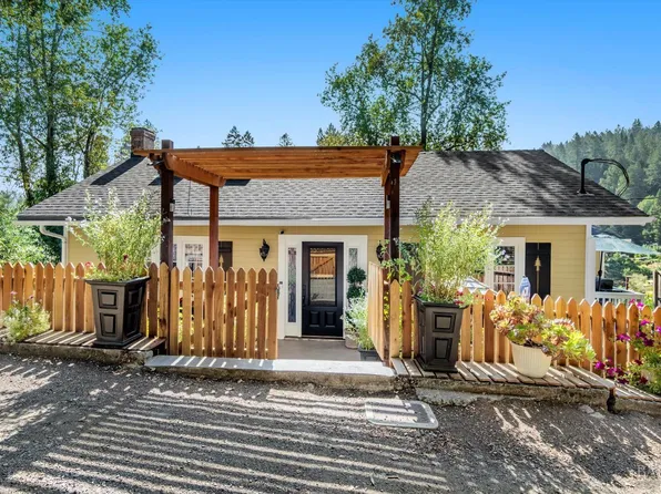 10850 Cosmo Court, Forestville, CA 95436