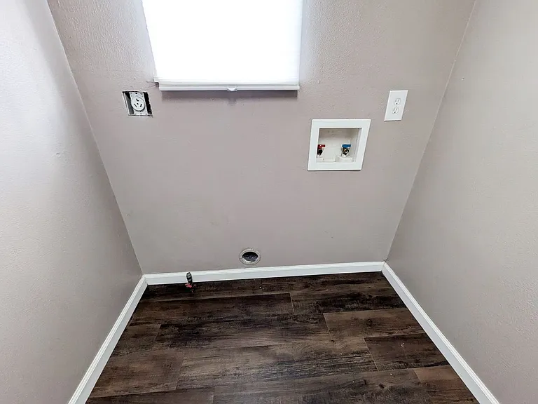 1624 Franklin Ave — Photo 9
