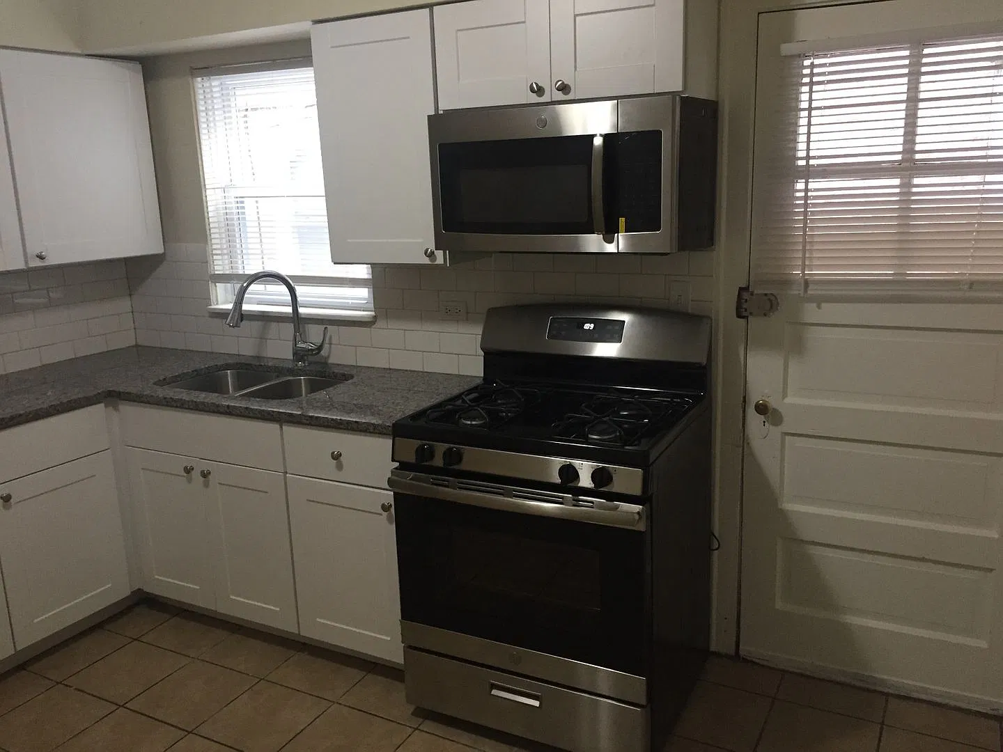 Beautiful apartment in Belmont Cragin — Photo 3