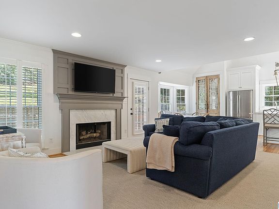 2nd image of 1439 Ridge Rd