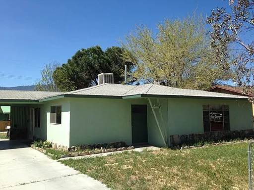 2829 Claire St photo 1