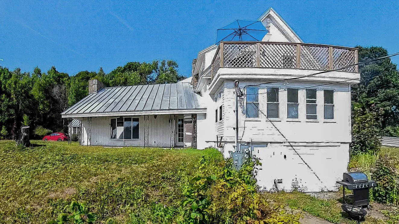 363 Windsor Rd — Photo 2