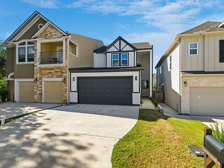 111 Capetown Way — Photo 3