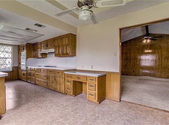 2nd image of 520 Buckingham Pl