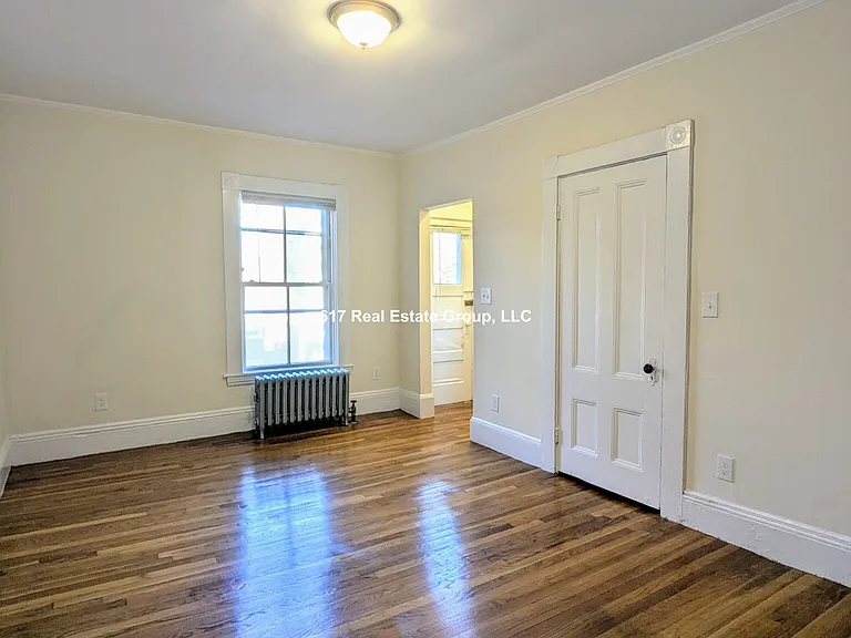 381-22 Harvard St — Photo 4