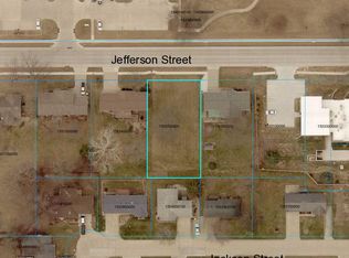 313 Jefferson St, Pella, IA 50219