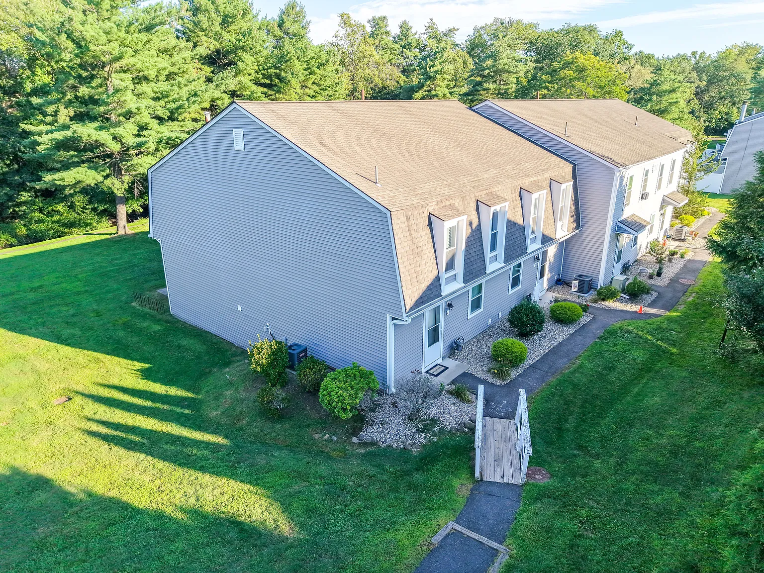 2 bed, 2.5 bath, 1722 sqft, $2,900 — Photo 1