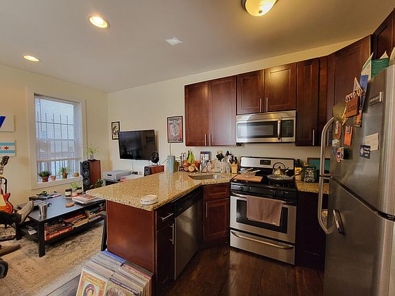 4th image of 827 N Marshfield Ave #C1