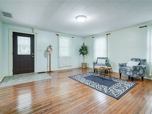 4th image of 7271 Maplewood Ave