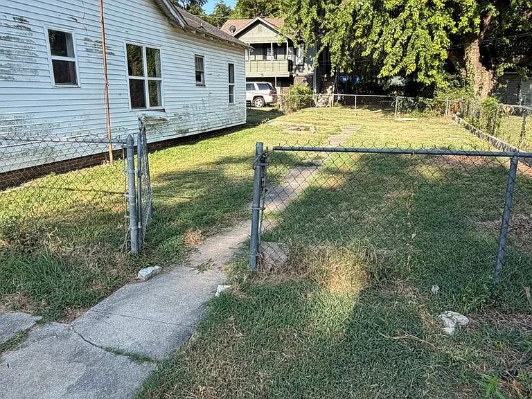 411 S Johnston St — Photo 6