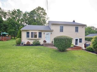 25 Heathcote Rd, Kent Lakes, NY 10512