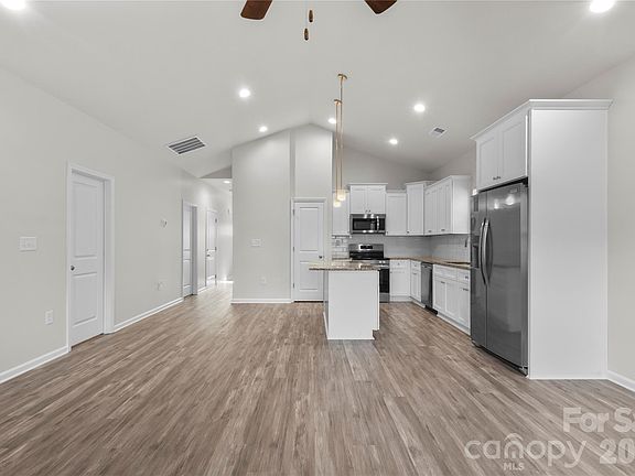 3rd image of 934 N New Hope Rd
