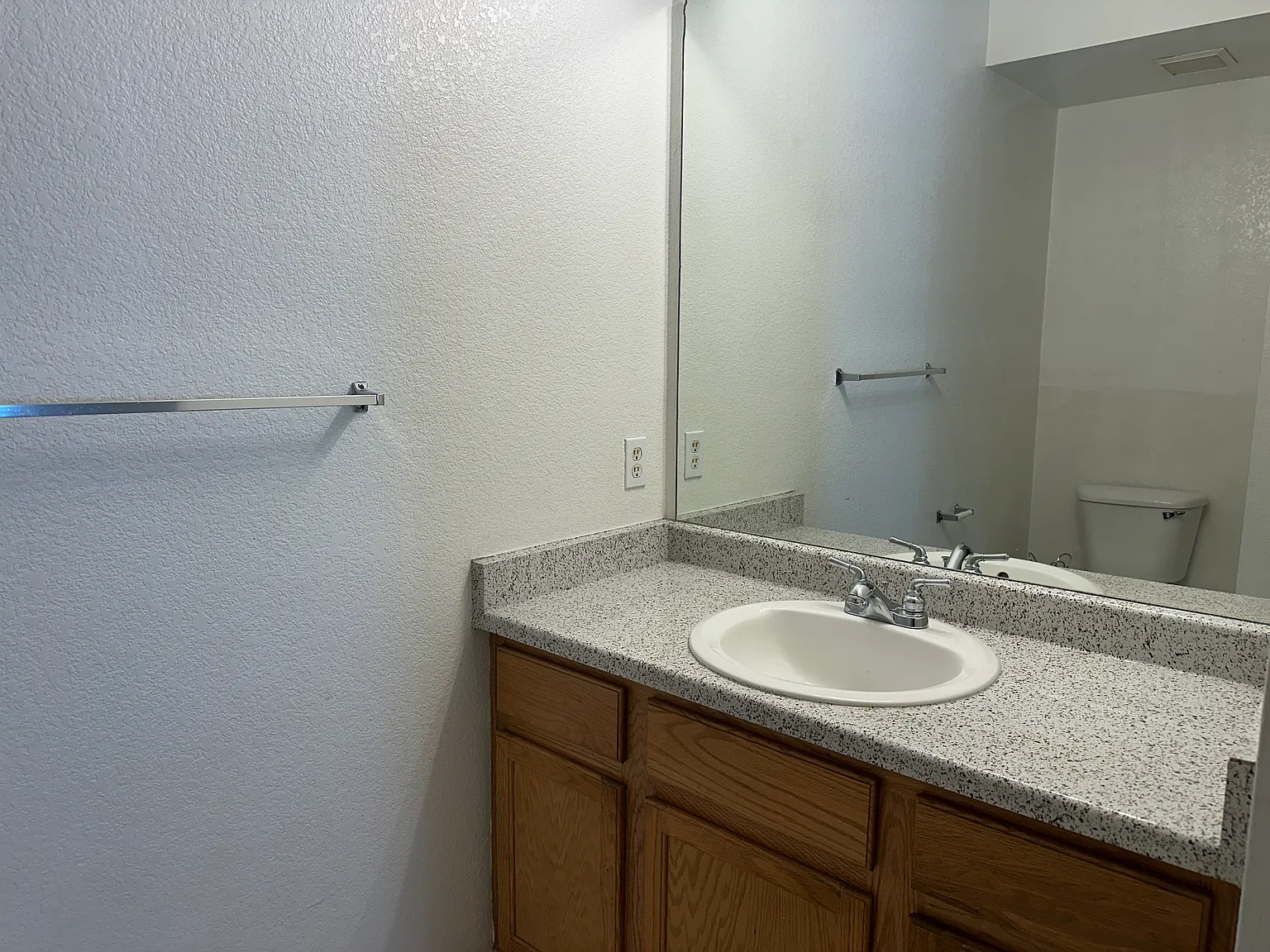 2 bed, 1061 sqft, $1,650 — Photo 3