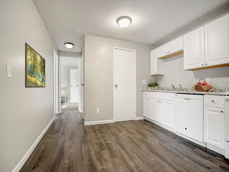Autumn Hills Apartments — Photo 4