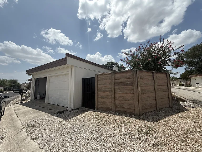 10312 Grand Cir — Photo 7