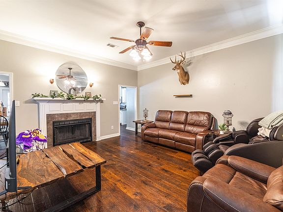 2nd image of 150 Greenfield Cir