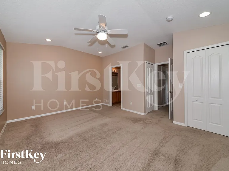 15825 Fishhawk Falls Dr — Photo 9