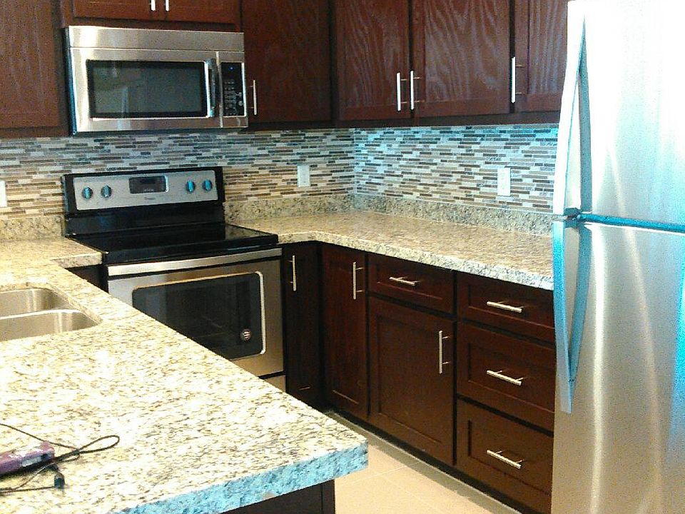 Microwave / Stove / Frig