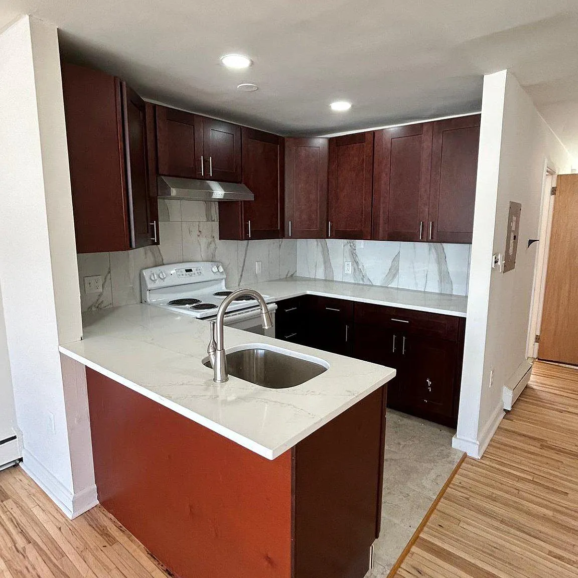 4 bed, 1.5 bath, 3500 sqft, $2,600 — Photo 4