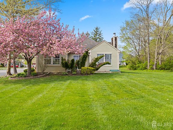 5th image of 173 Concordia Cir