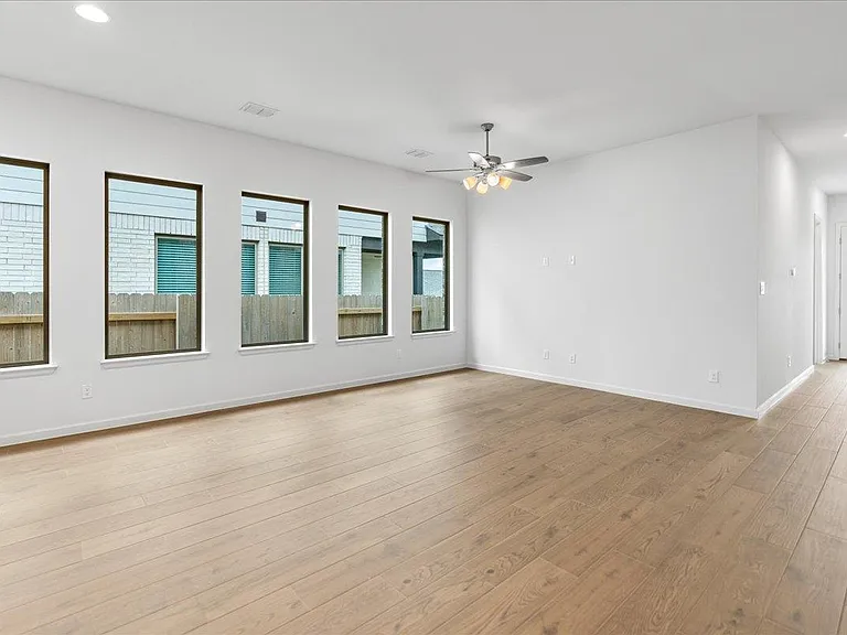154 Blackborrow Dr — Photo 11