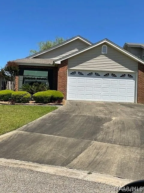 3 bed, 2.0 bath, 1379 sqft, $1,350 — Photo 1