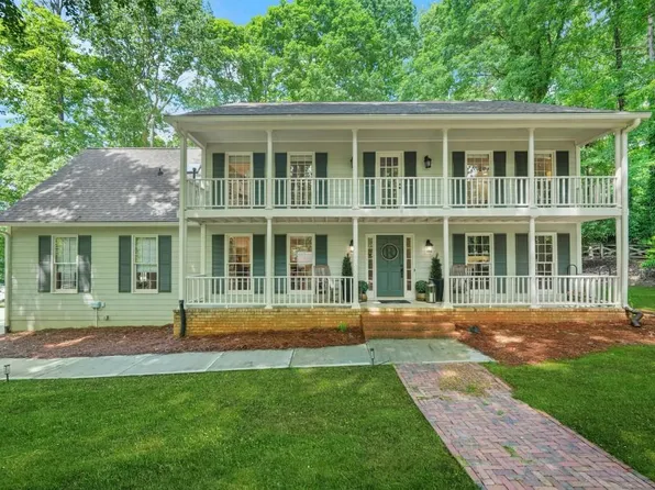 3870 Windhurst Dr, Lilburn, GA 30047