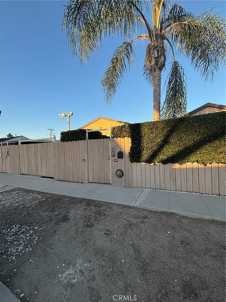 3 bed, 2.5 bath, 1500 sqft, $4,995 — Photo 1